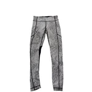 Lululemon size 6 full length like new condition